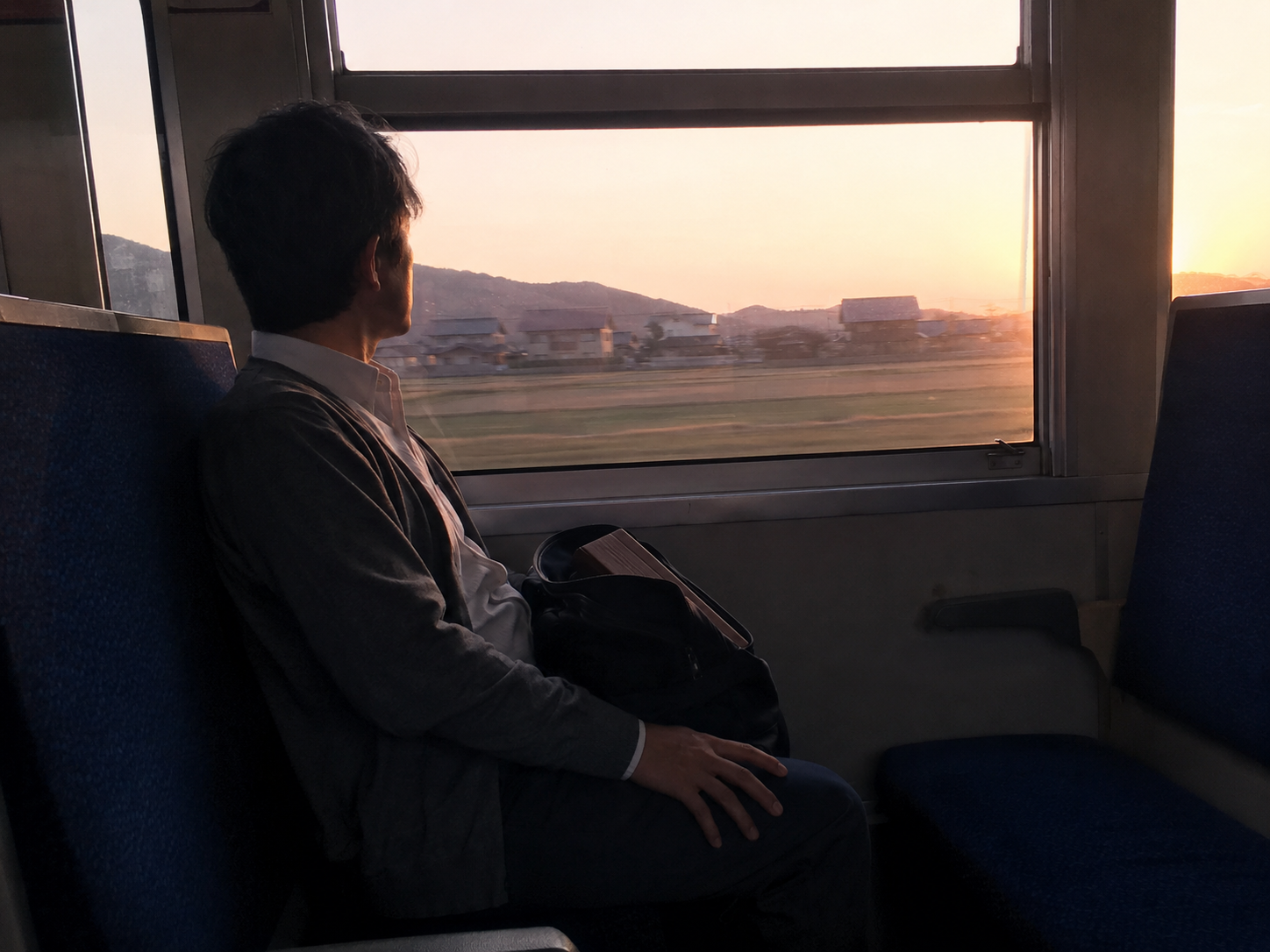 平日夕方17時すぎ、地方の在来線の車両